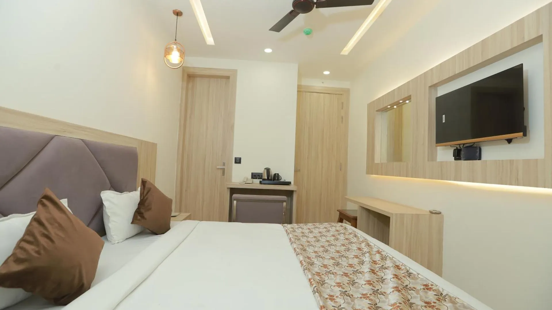 Hotel Zed - Near Delhi Airport New Delhi 3*,